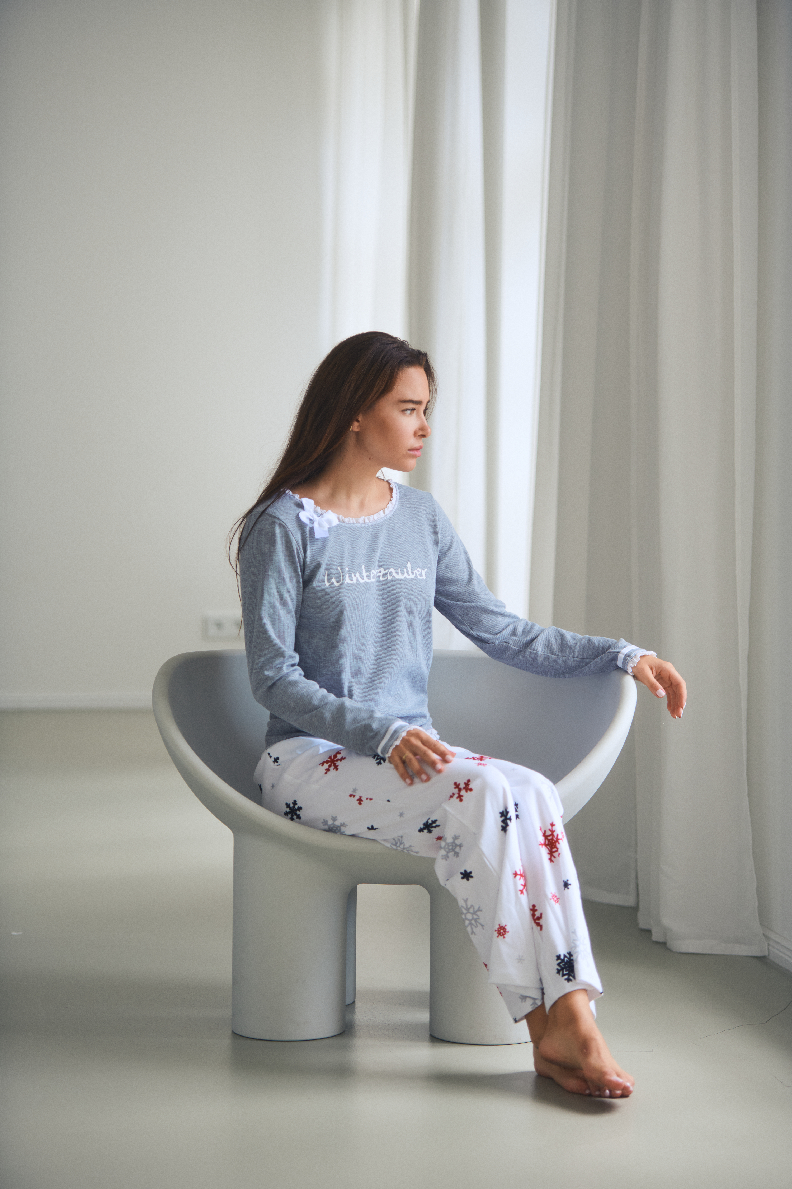 Pyjama Basic "Winterzauber", grau Rippe / Schneeflocken allover