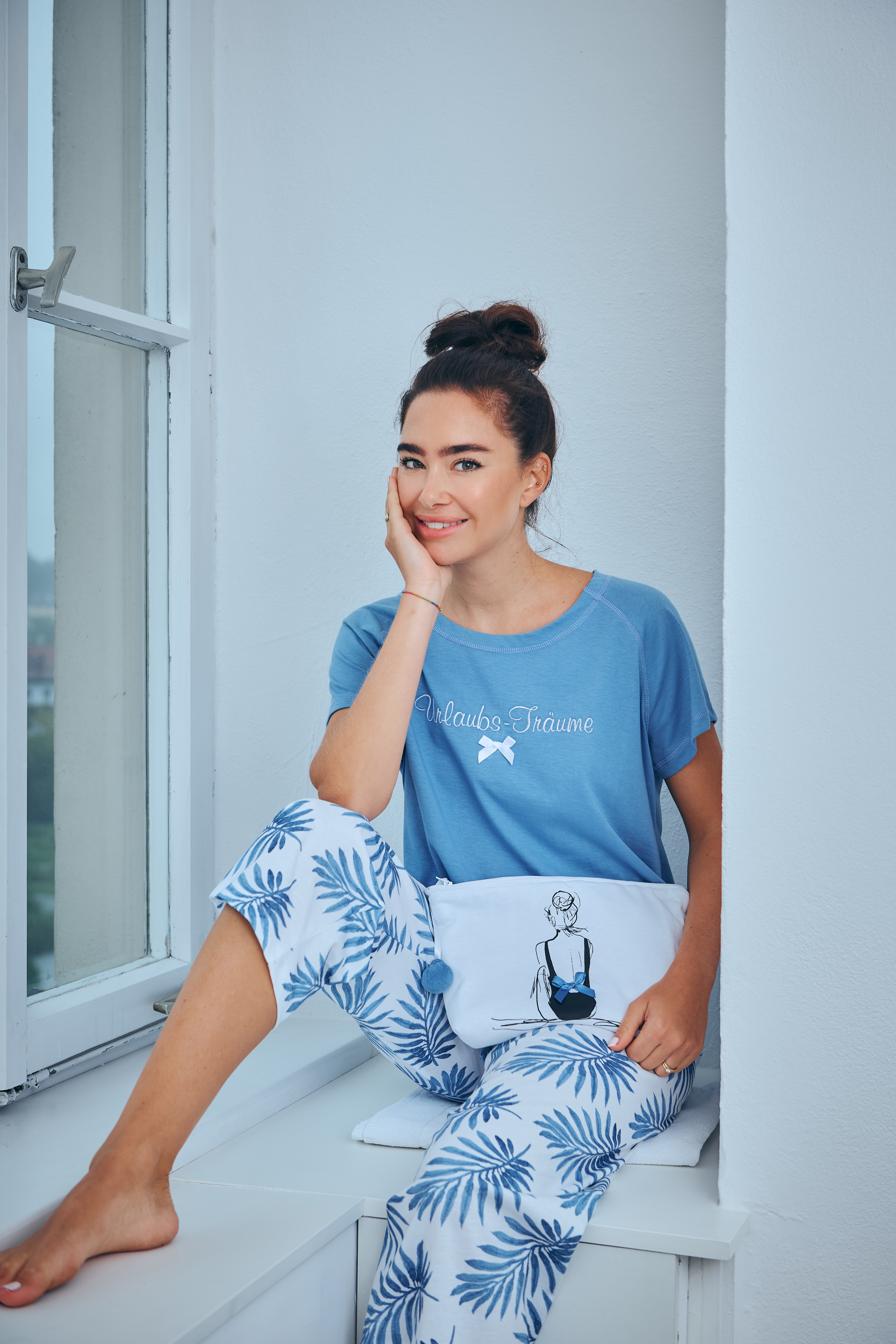 Pyjama Capri "Urlaubs-Träume", blau / Blätter allover