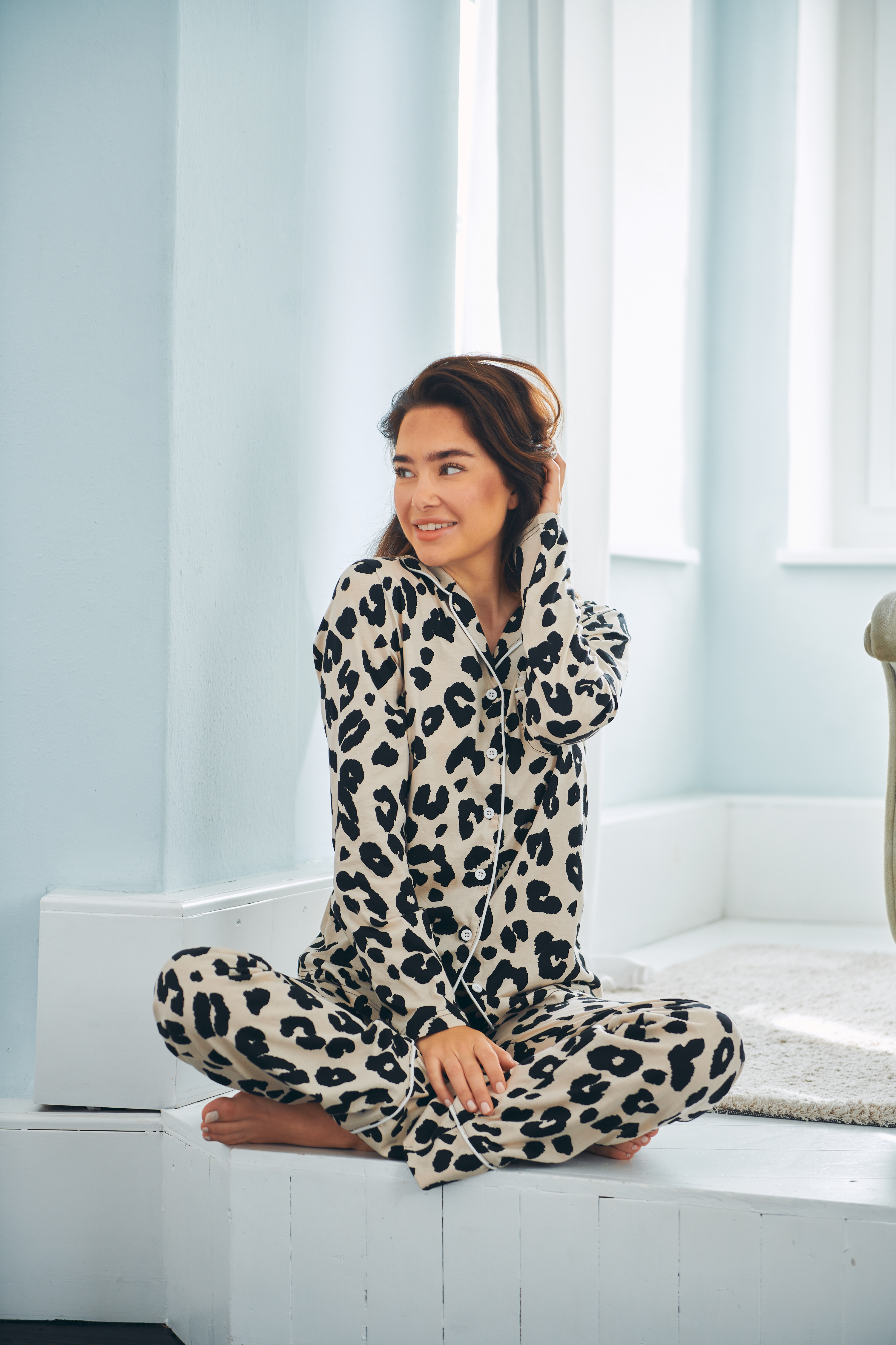 Pyjama Damen Knopfleiste Leo allover Pyjama Damen Knopfleiste Leo allover