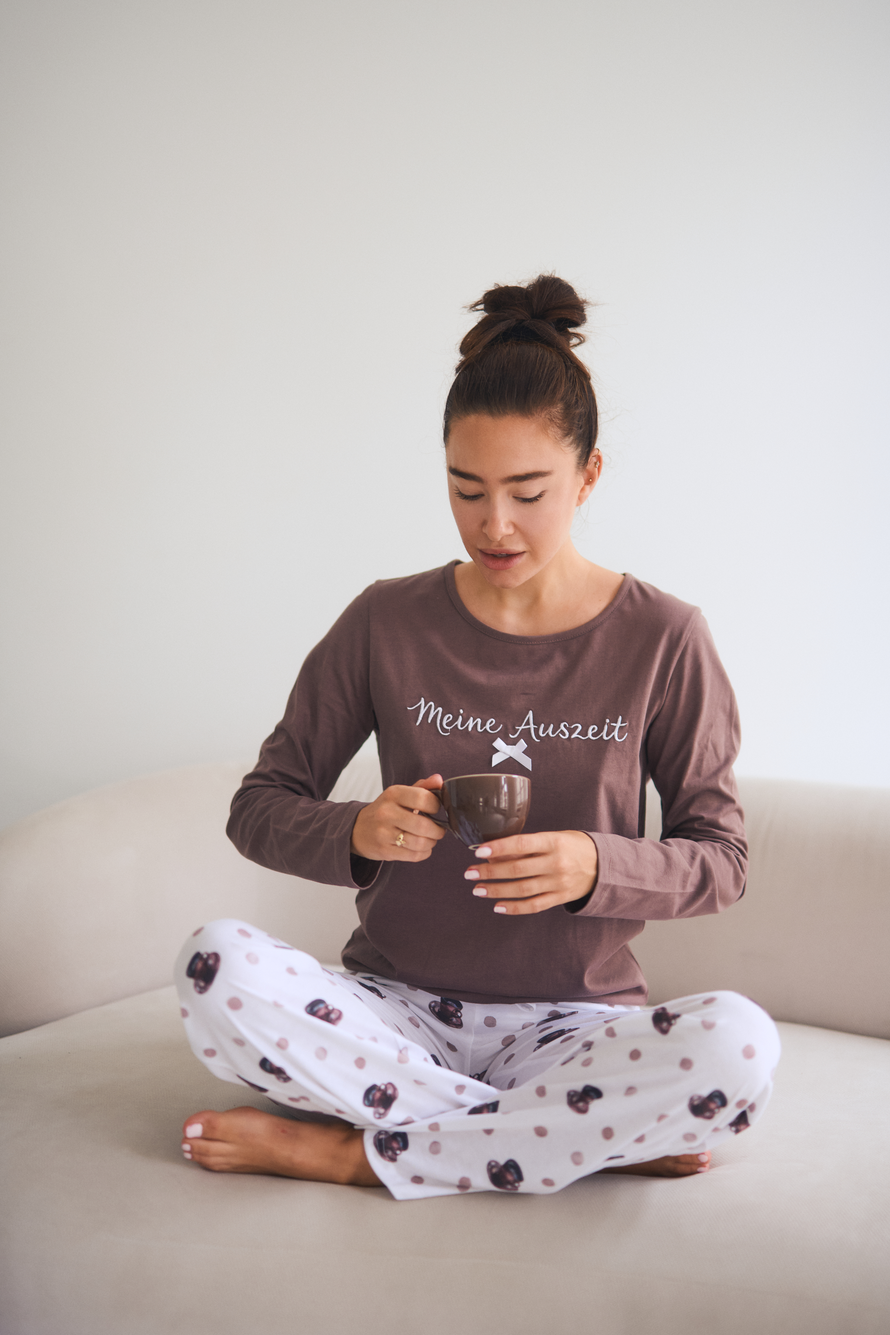 Pyjama Basic "Meine Auszeit", braun / allover
